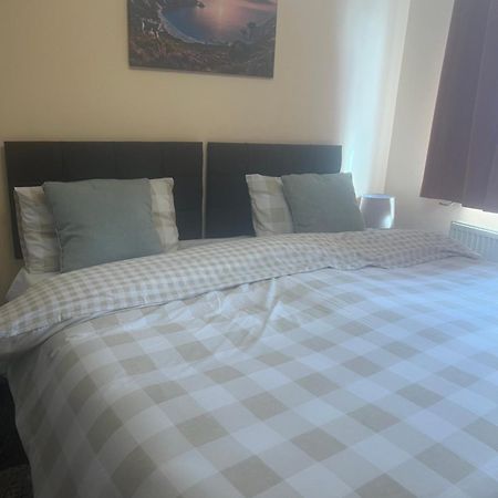 Apartamento Basildon Essex Modern 3 Bed House For 7 Guests Free Parking And Wifi Nevendon Exterior foto